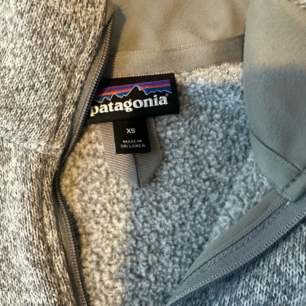 Patagonia women’s Gray Quarter-Zip Sweater - Picture 4 of 4